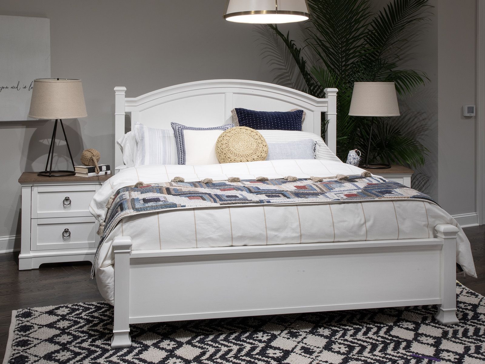 Kingston - Panel Bed