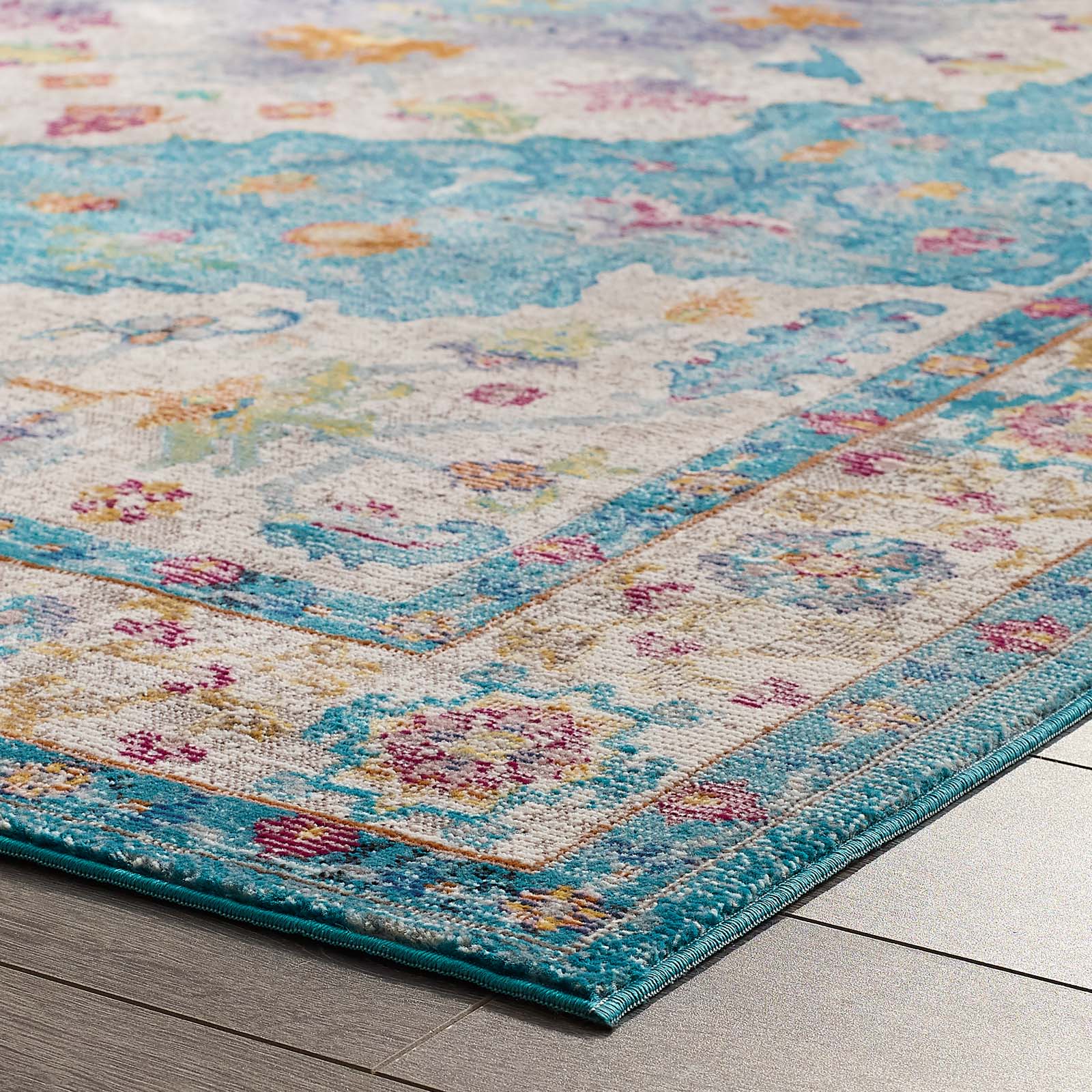 Success Anisah Distressed Floral Vintage Medallion 4x6 Area Rug by Modway