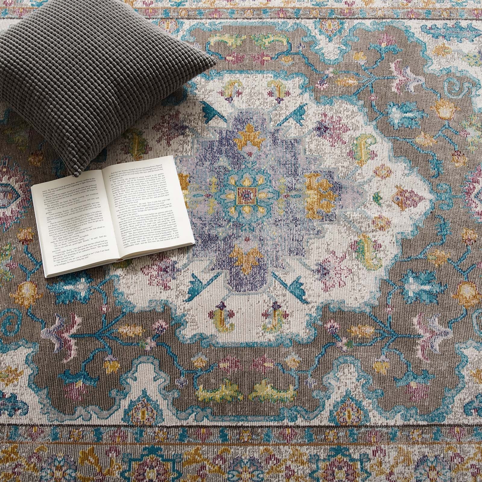 Success Anisah Distressed Floral Vintage Medallion 4x6 Area Rug by Modway