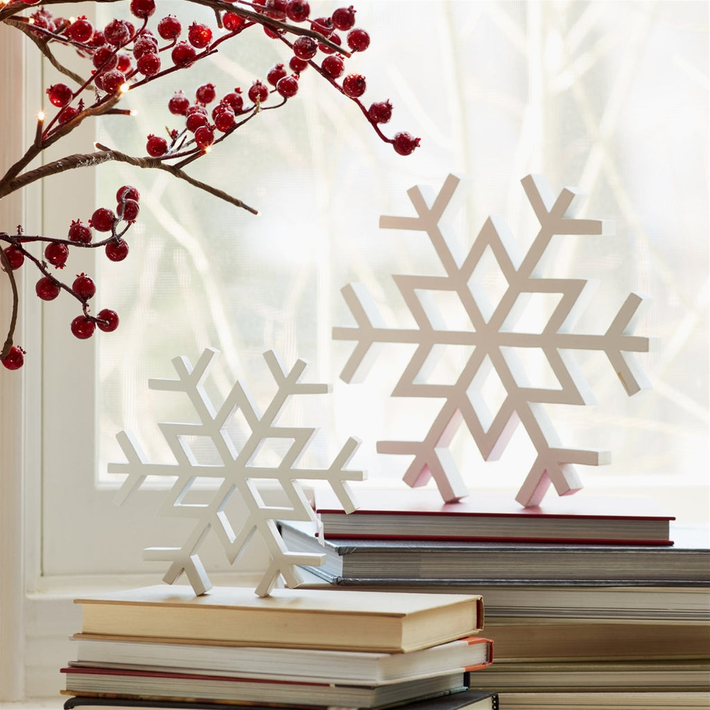 Traditional White Wood Cut Out Snowflake DŽcor (Set of 12)