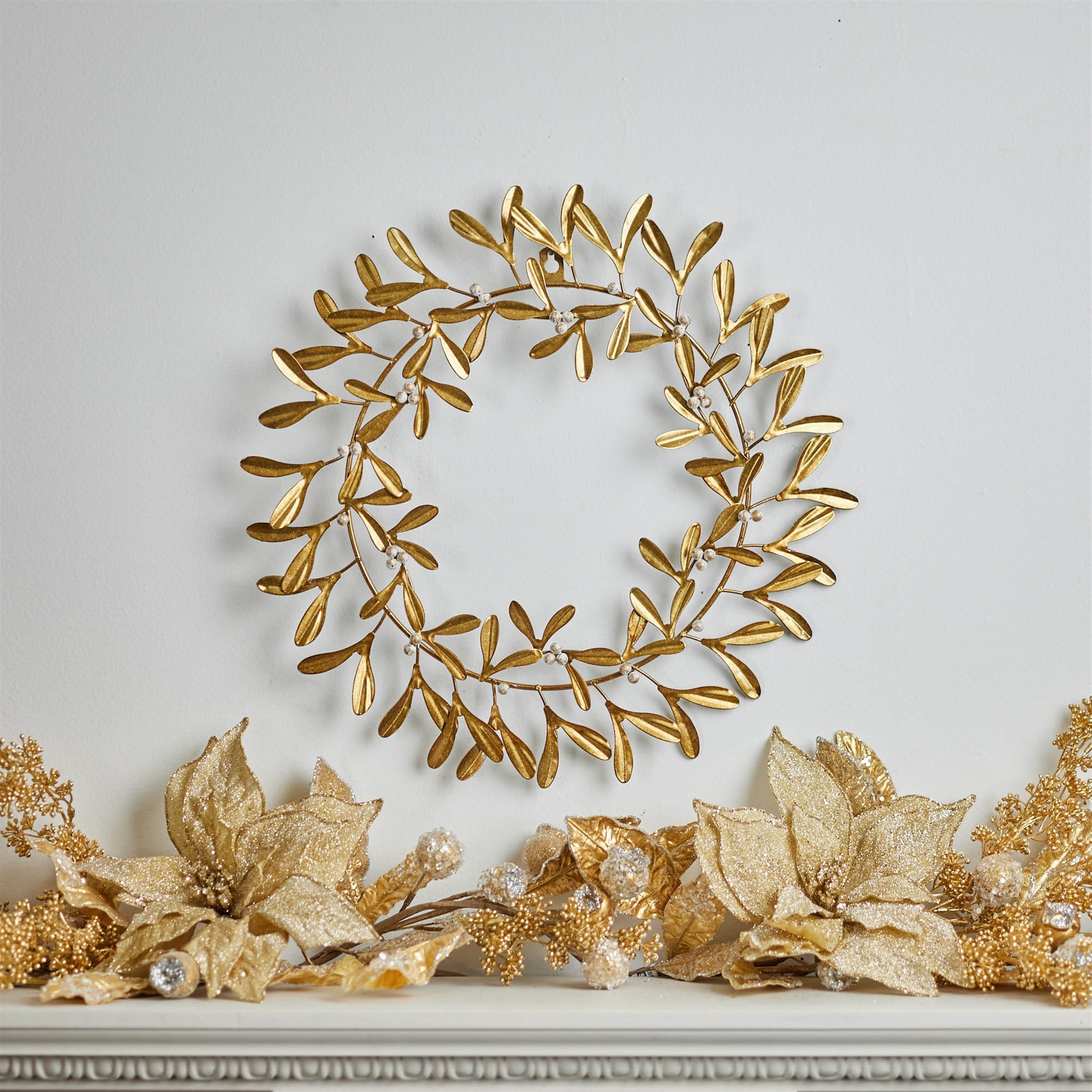 Metal Mistletoe Wreath