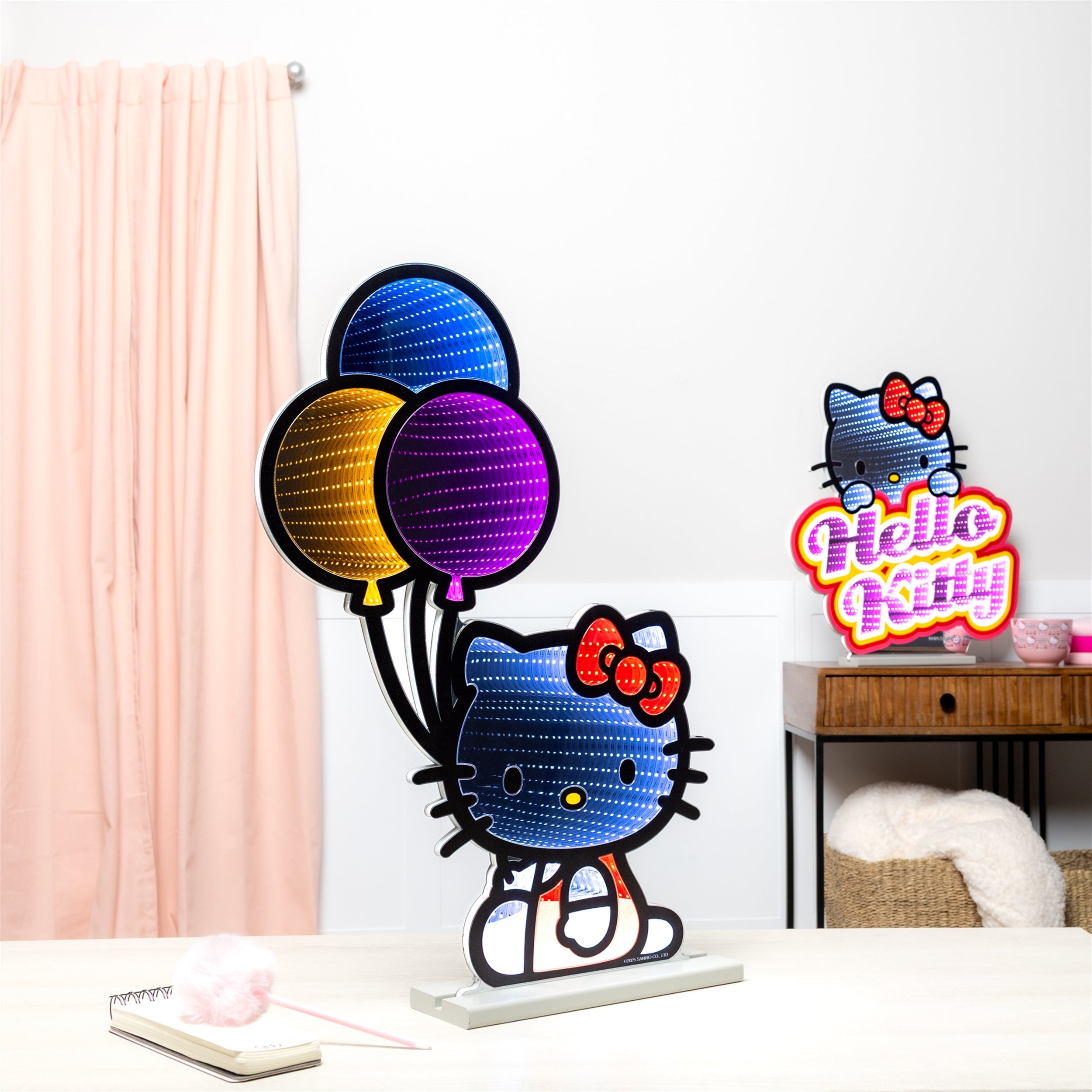 Hello Kitty¨_ Balloons Ekkolight 24"H
