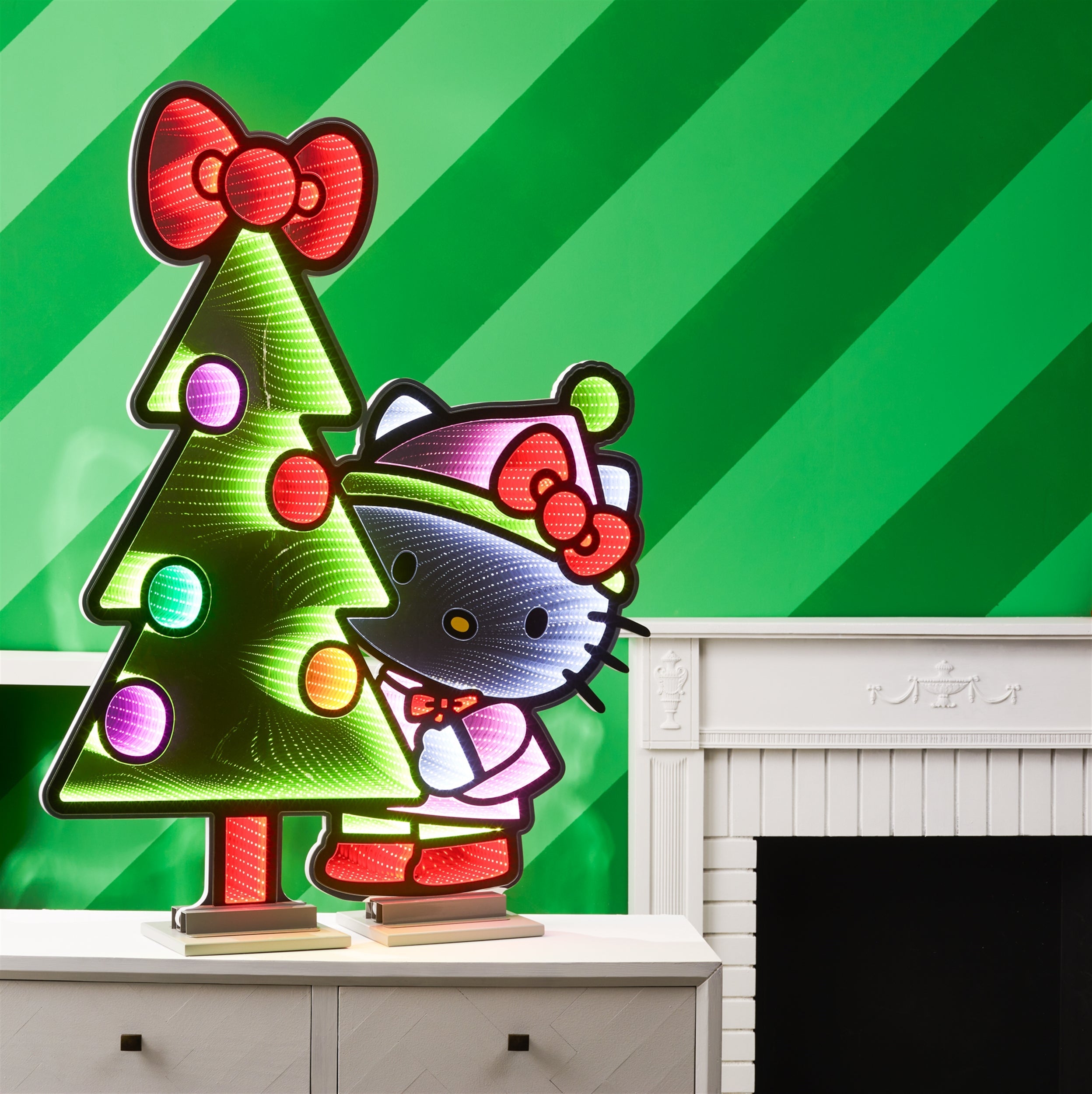 Hello Kitty w/Christmas Tree Ekkolight