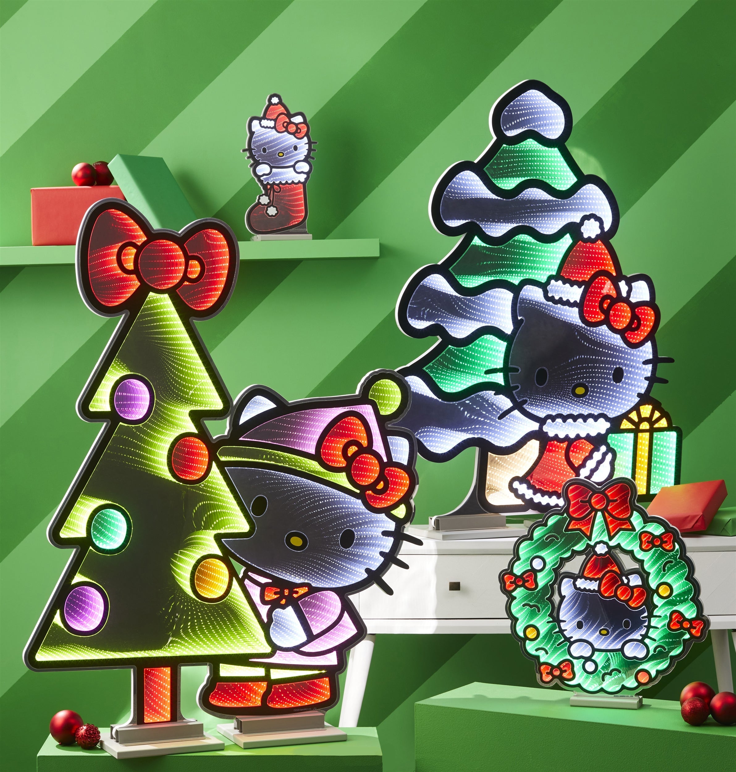 Hello Kitty w/Christmas Tree Ekkolight