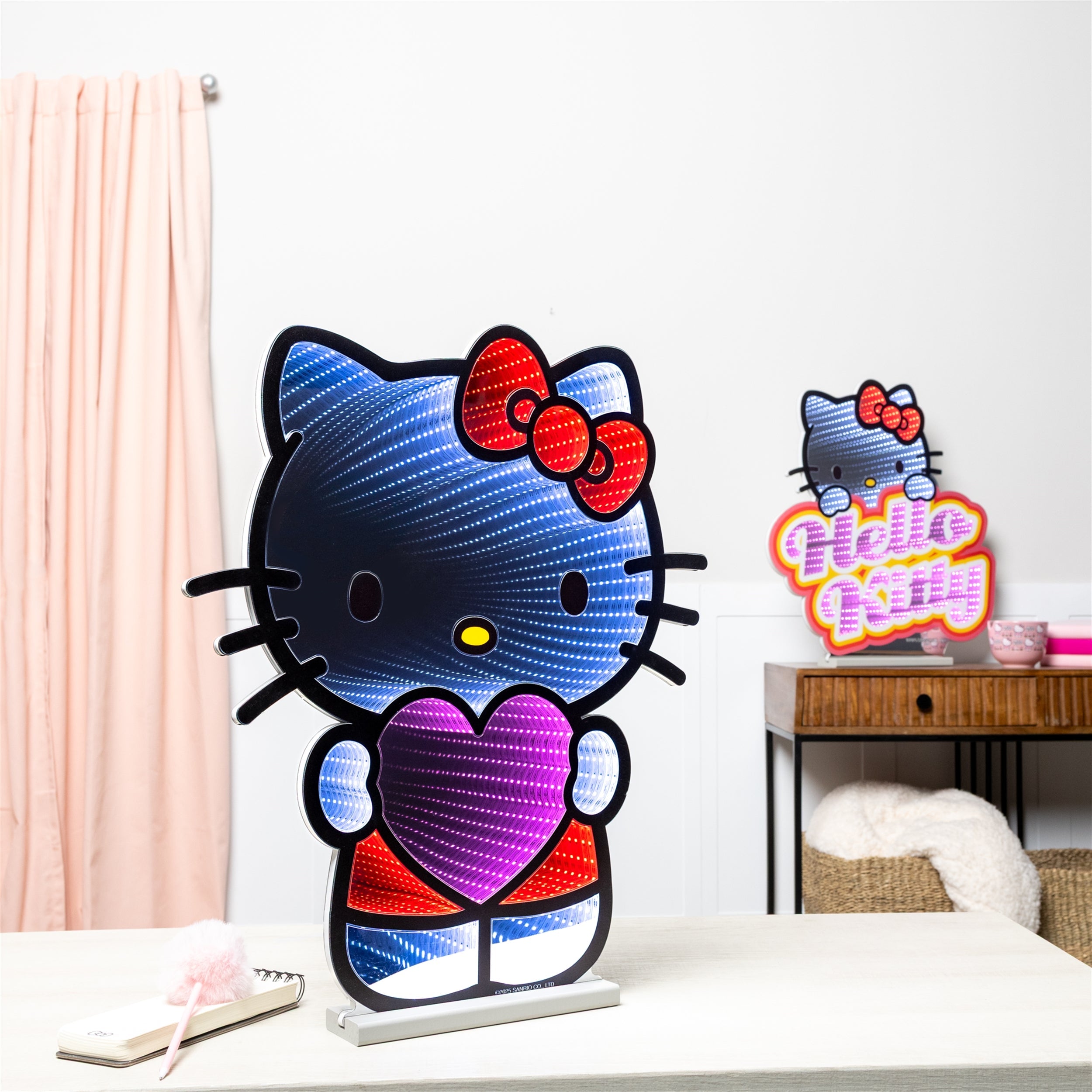 Hello Kitty¨_  Heart Ekkolight 24"H