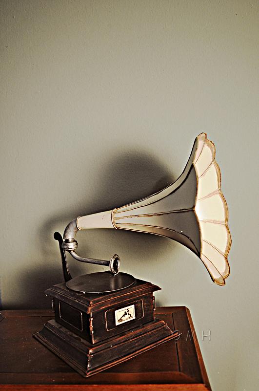 1911 HMV Gramophone Monarch Model V