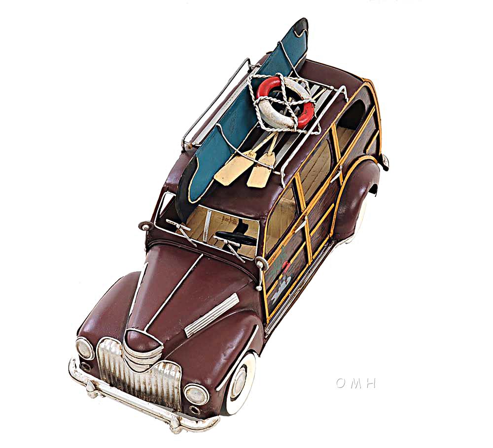 1947 Chevrolet Suburban W/Canoe 1:14