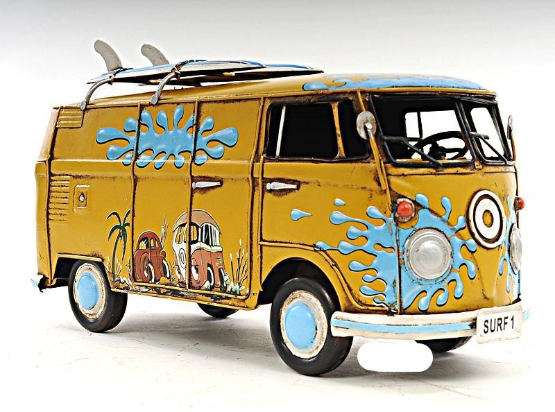 1967 Volkswagen Deluxe Bus 1:18