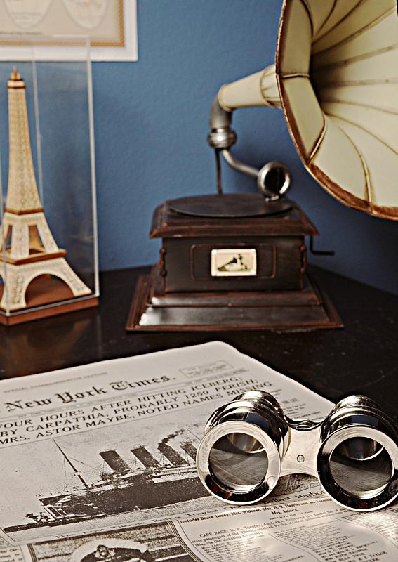 Brass Binocular W Leather Case