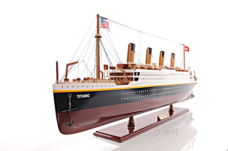 RMS Titanic Midsize with Display Case