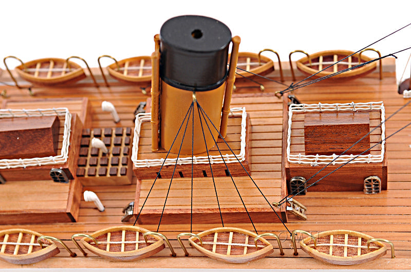 RMS Titanic Midsize with Display Case