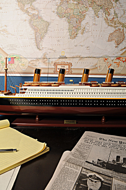 RMS Titanic Midsize with Display Case
