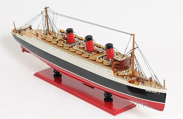 Queen Mary Midsize with Display Case