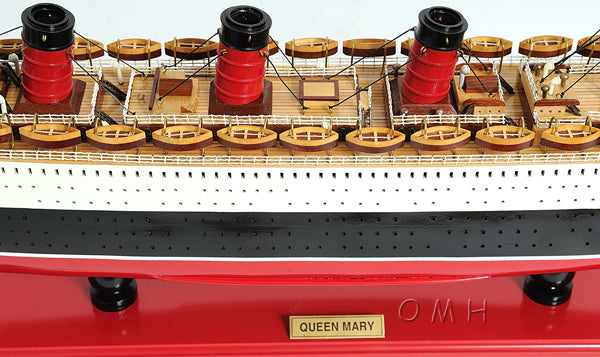 Queen Mary Midsize with Display Case
