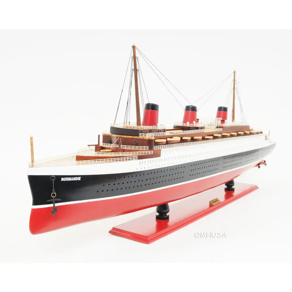 Normandie Large with Display Case