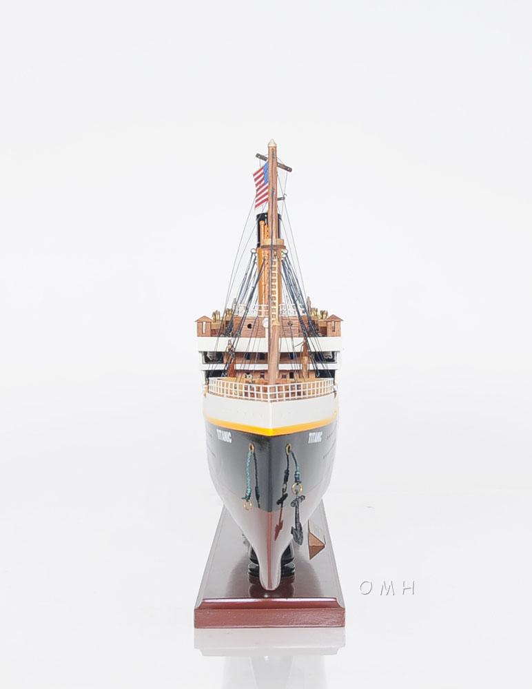 TITANIC WITH LIGHTS