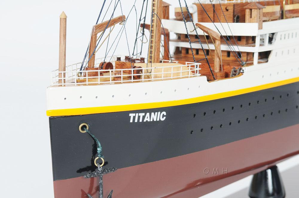 TITANIC WITH LIGHTS