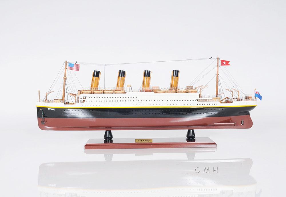 TITANIC WITH LIGHTS