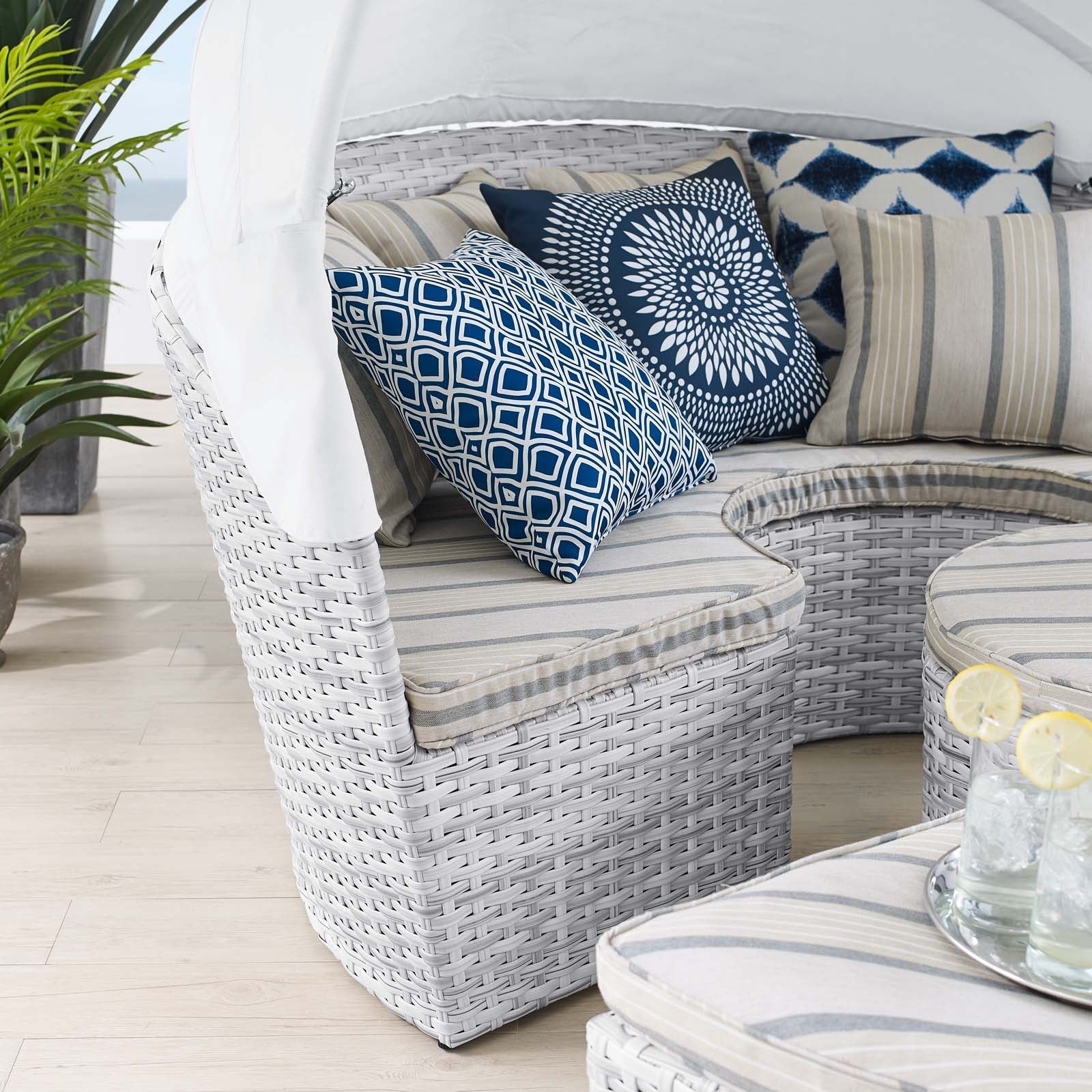 Scottsdale Canopy Sunbrella¨ Outdoor Patio Daybed by Modway