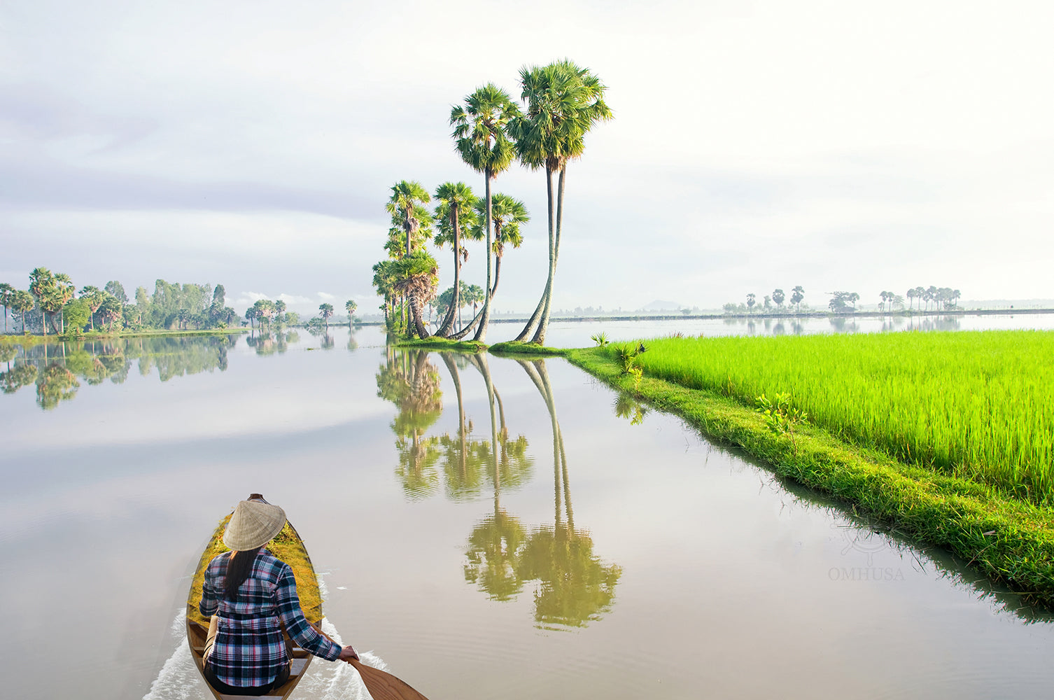 Small South East Asia Sampan Boat Teal Bottom Thuyen Ba La Tam Ban