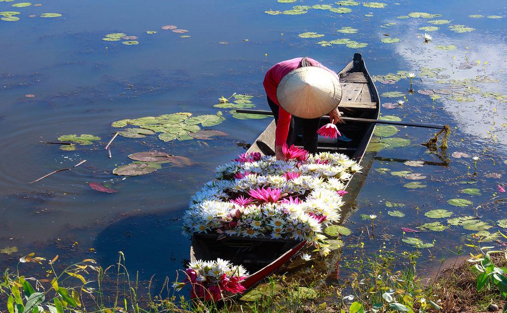 Small South East Asia Sampan Boat Red Bottom Thuyen Ba La Tam Ban