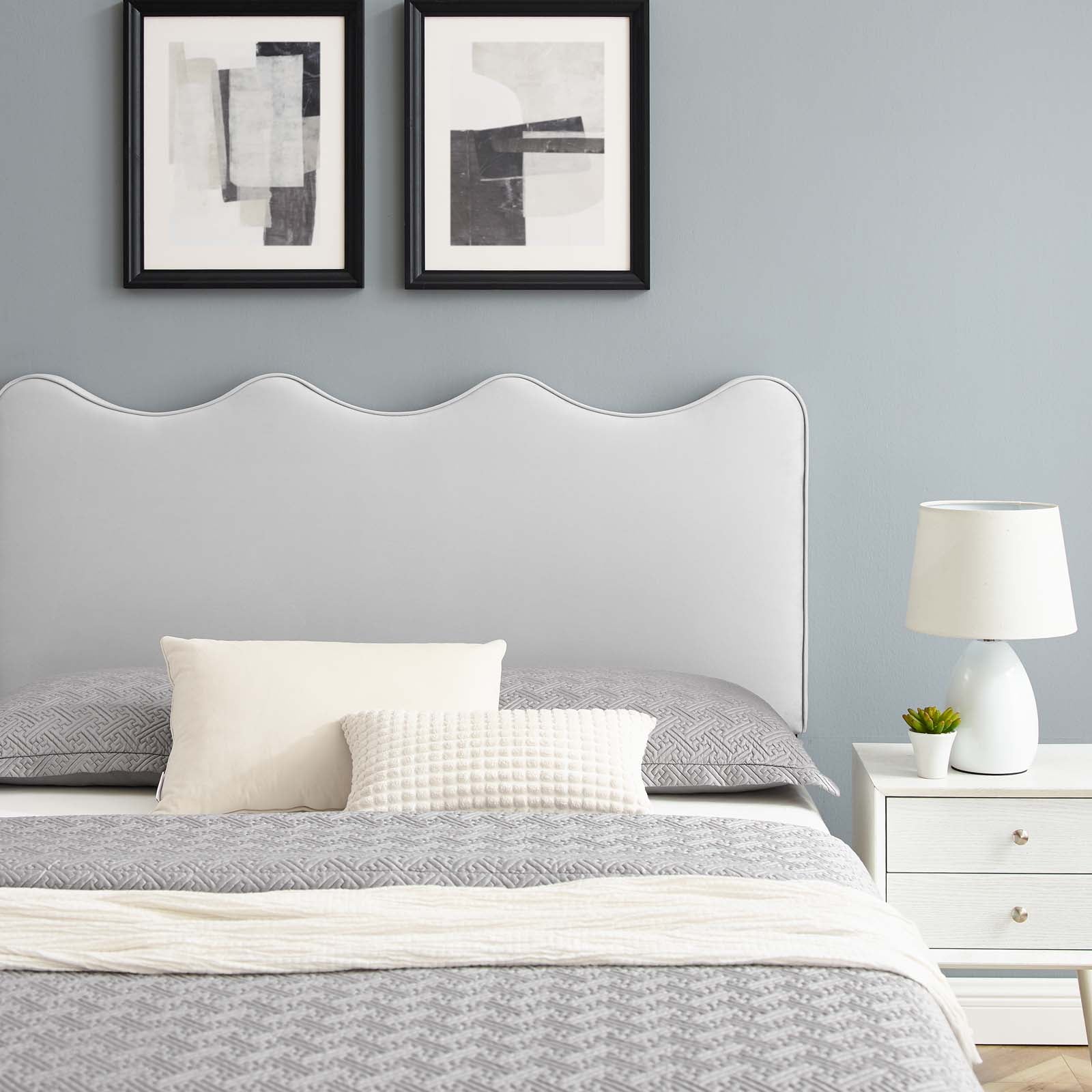 Current Performance Velvet Twin Platform Bed in Li