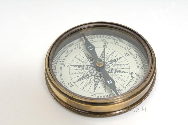 Beetles Compass w leather case