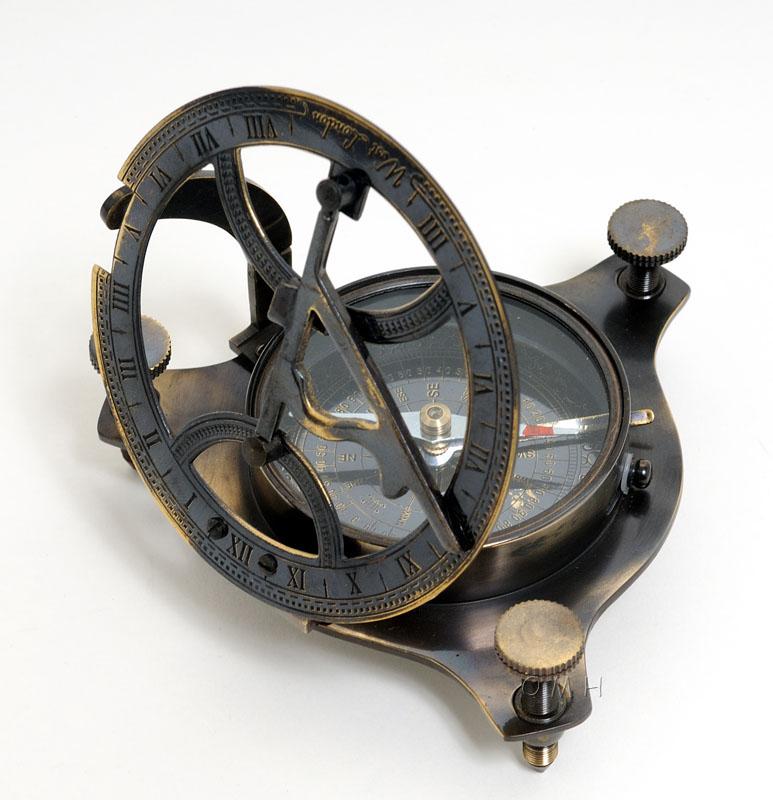 Sundial Compass in wood box (Small)