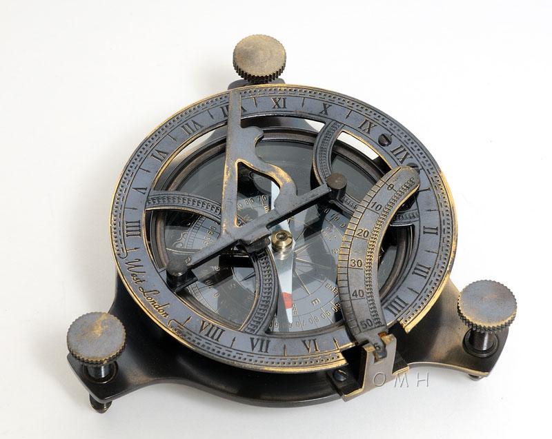 Sundial Compass in wood box (Medium)