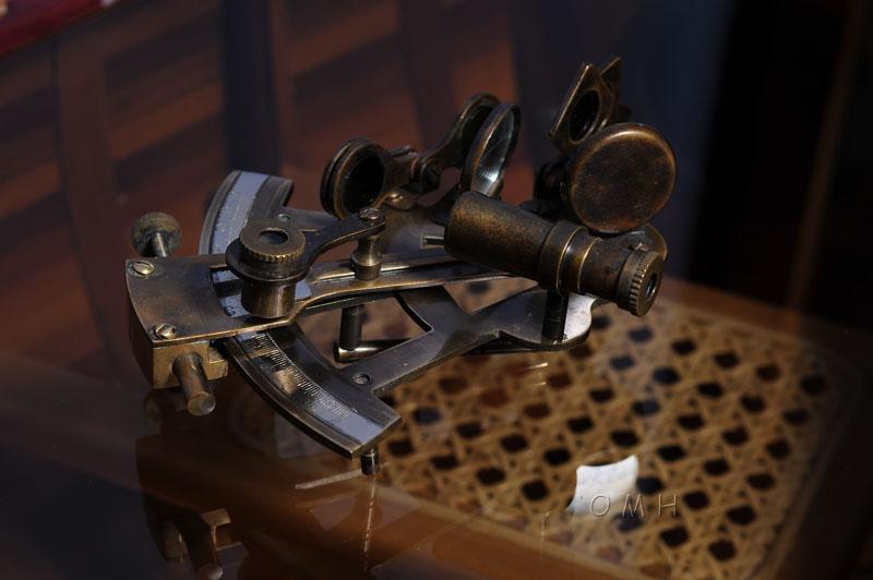 Nautical Sextant in wood box (Medium)