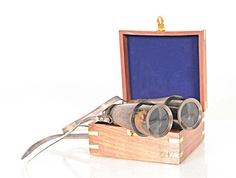 Binocular w leather overlay in wood box