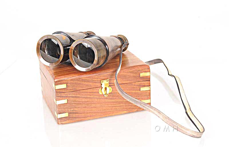 Binocular w leather overlay in wood box