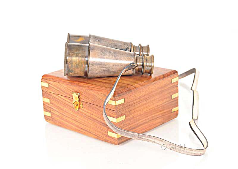 Binocular w leather overlay in wood box