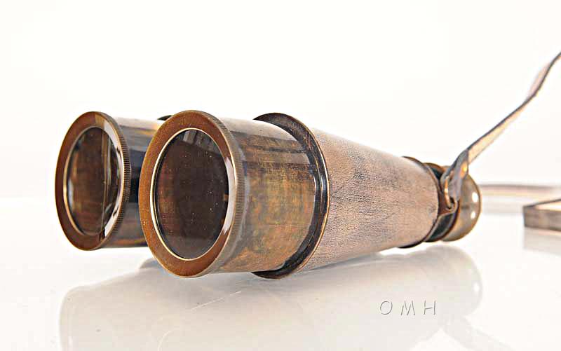 Binocular w leather overlay in wood box