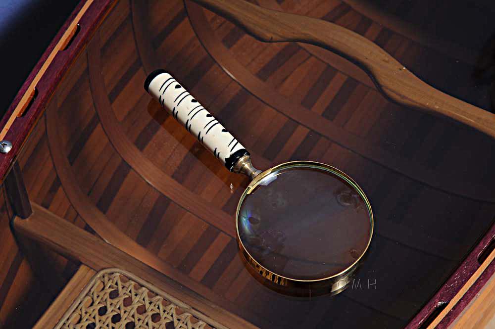 Magnifier in wood box- 4 inches
