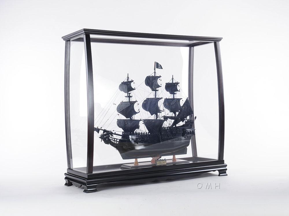 Display case for tall ship medium