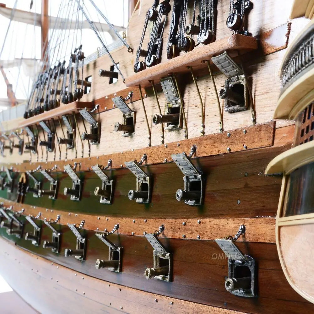 HMS Victory 56L With Display Case XL No Glass