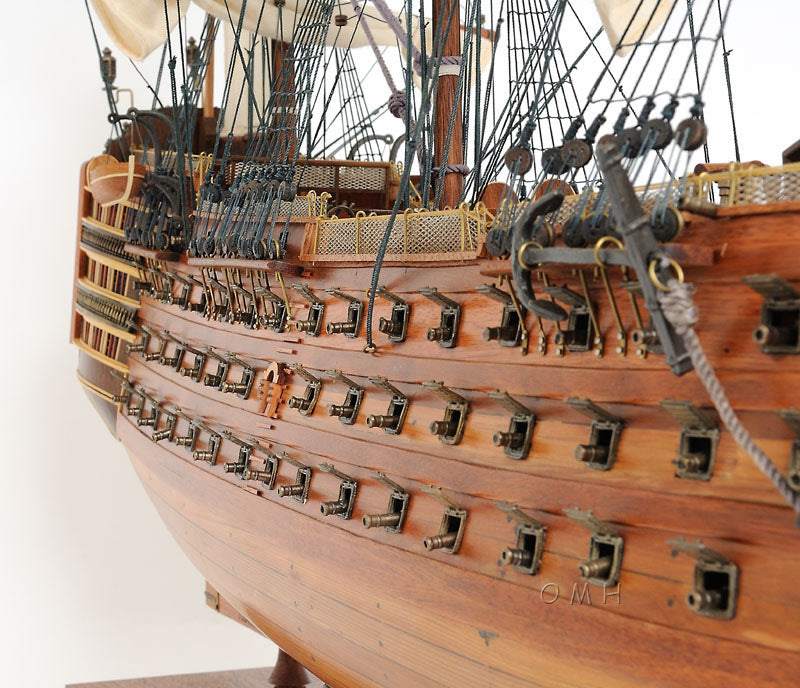 HMS Victory Midsize With Display Case