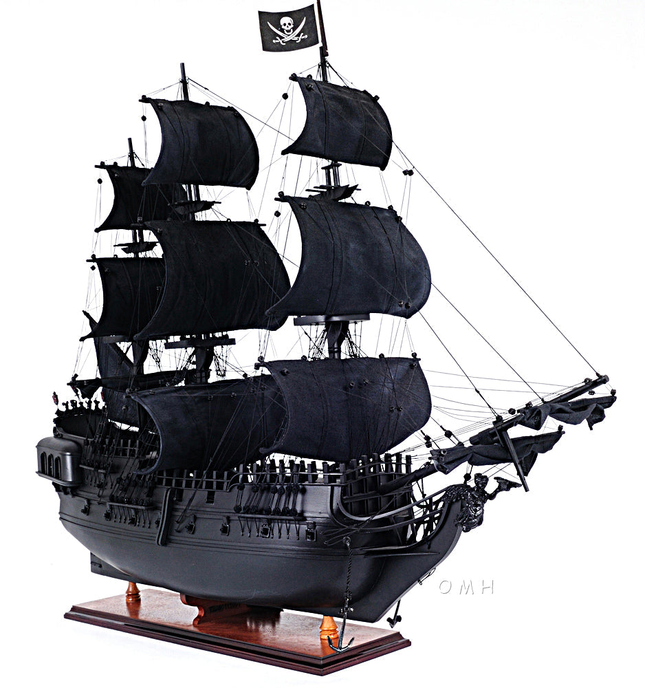 Black Pearl Pirate Ship Large With Table Top Display Case