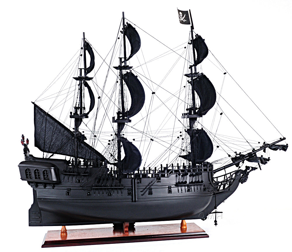 Black Pearl Pirate Ship Large With Table Top Display Case