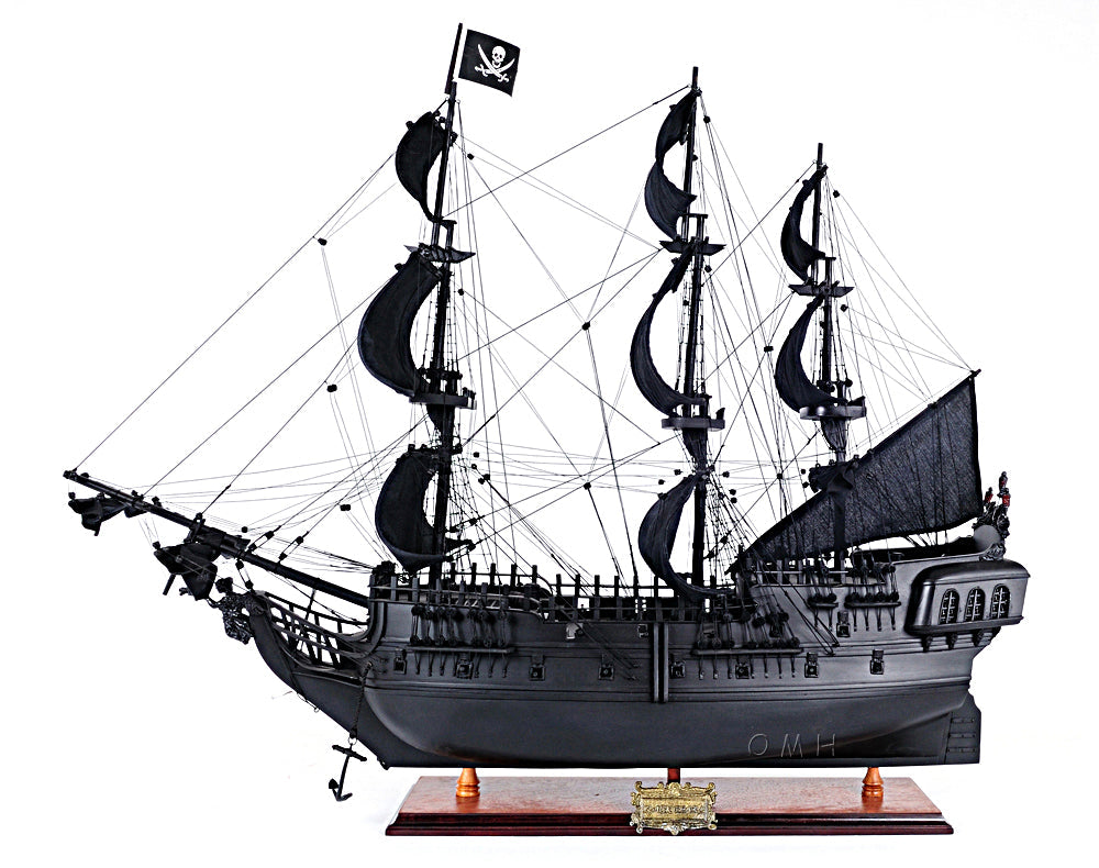 Black Pearl Pirate Ship Large With Floor Display Case