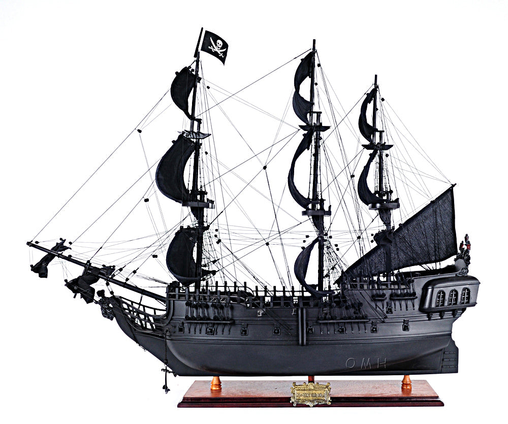 Black Pearl Pirate Ship Midsize With Display Case