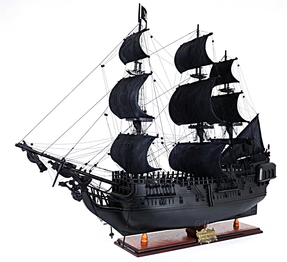 Black Pearl Pirate Ship Midsize With Display Case
