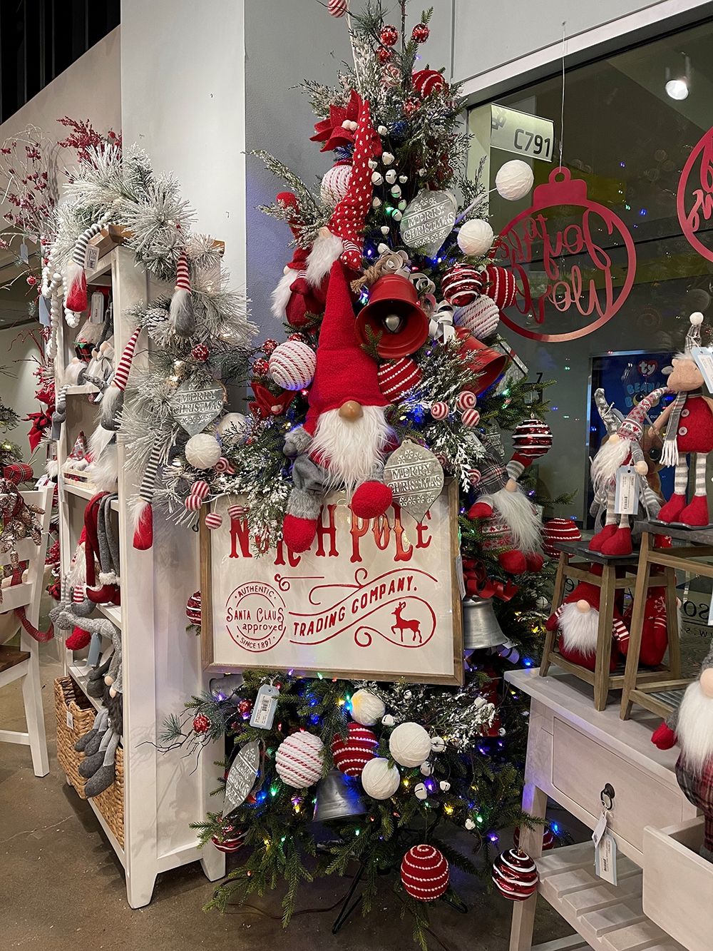 Iron / Wood North Pole Trading Company Wall Sign, For Christmas Holiday Table Wall Decor - White / Red