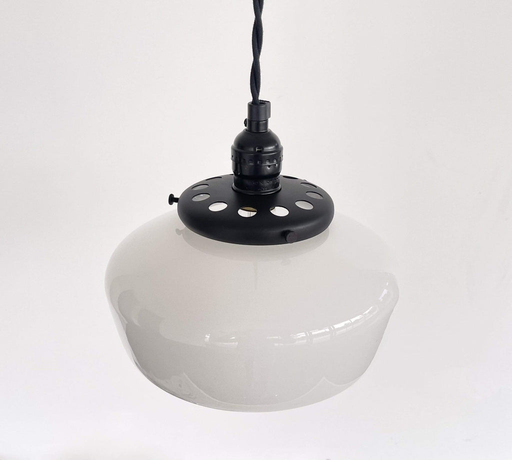 Schoolhouse Heritage Pendant Light |9"|