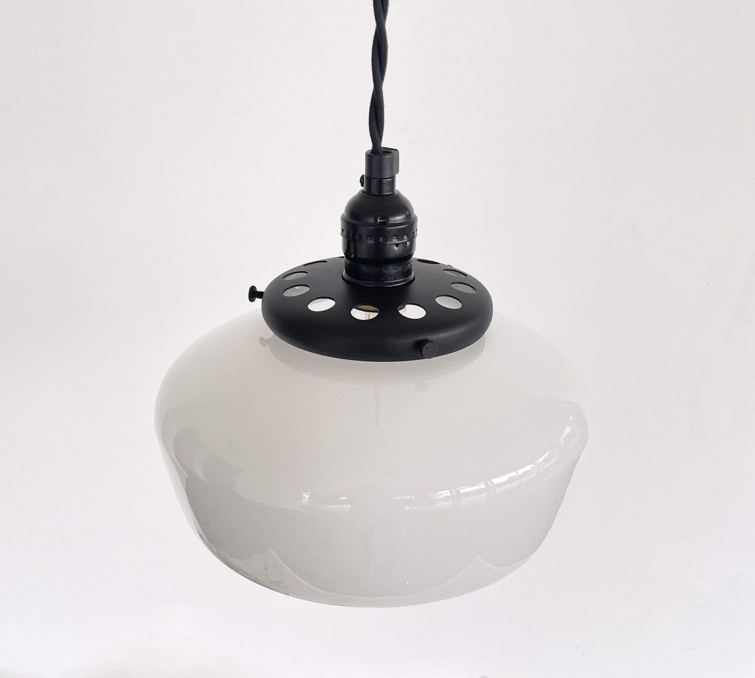 Schoolhouse Heritage Pendant Light |9"|