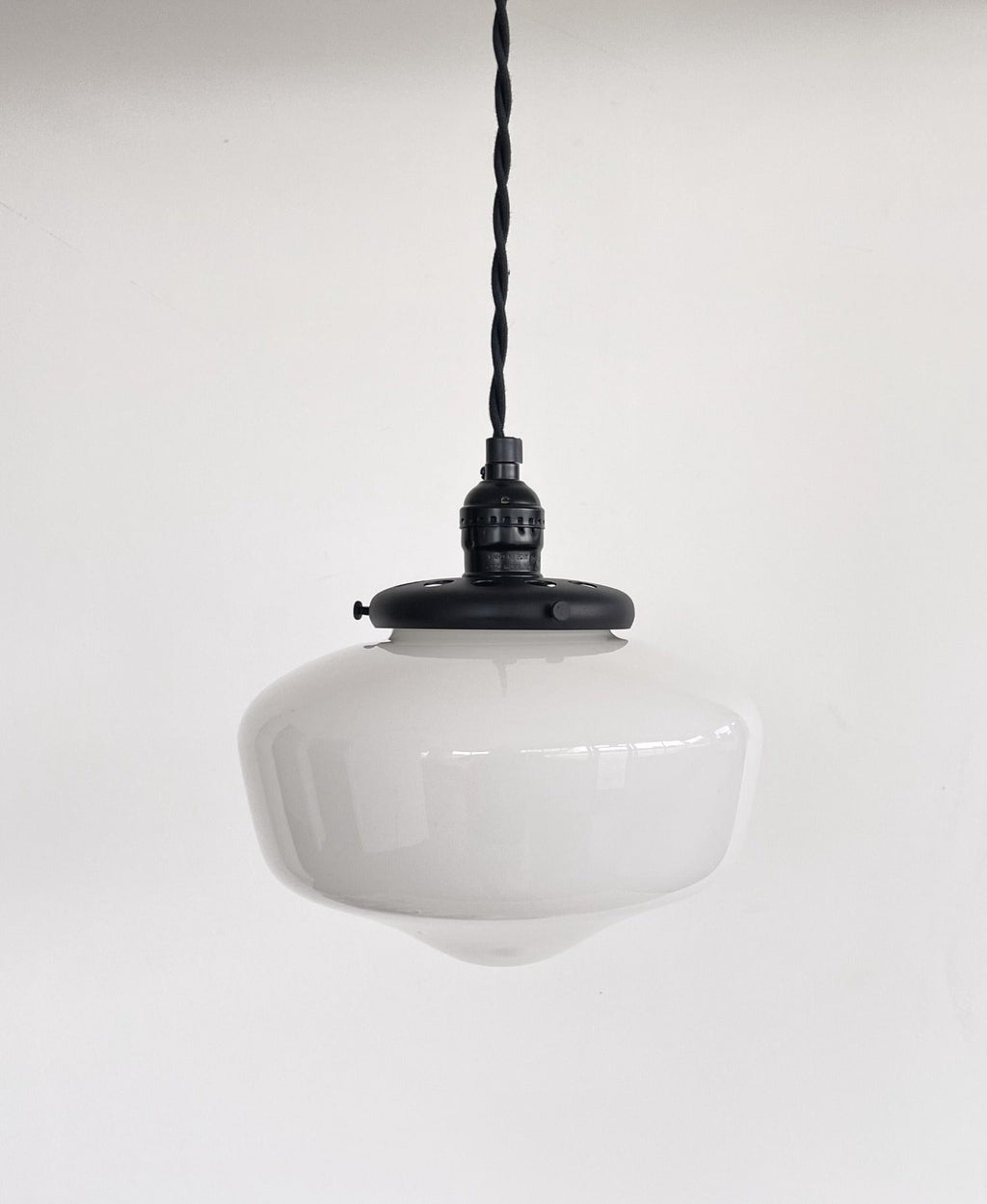 Schoolhouse Heritage Pendant Light |9"|