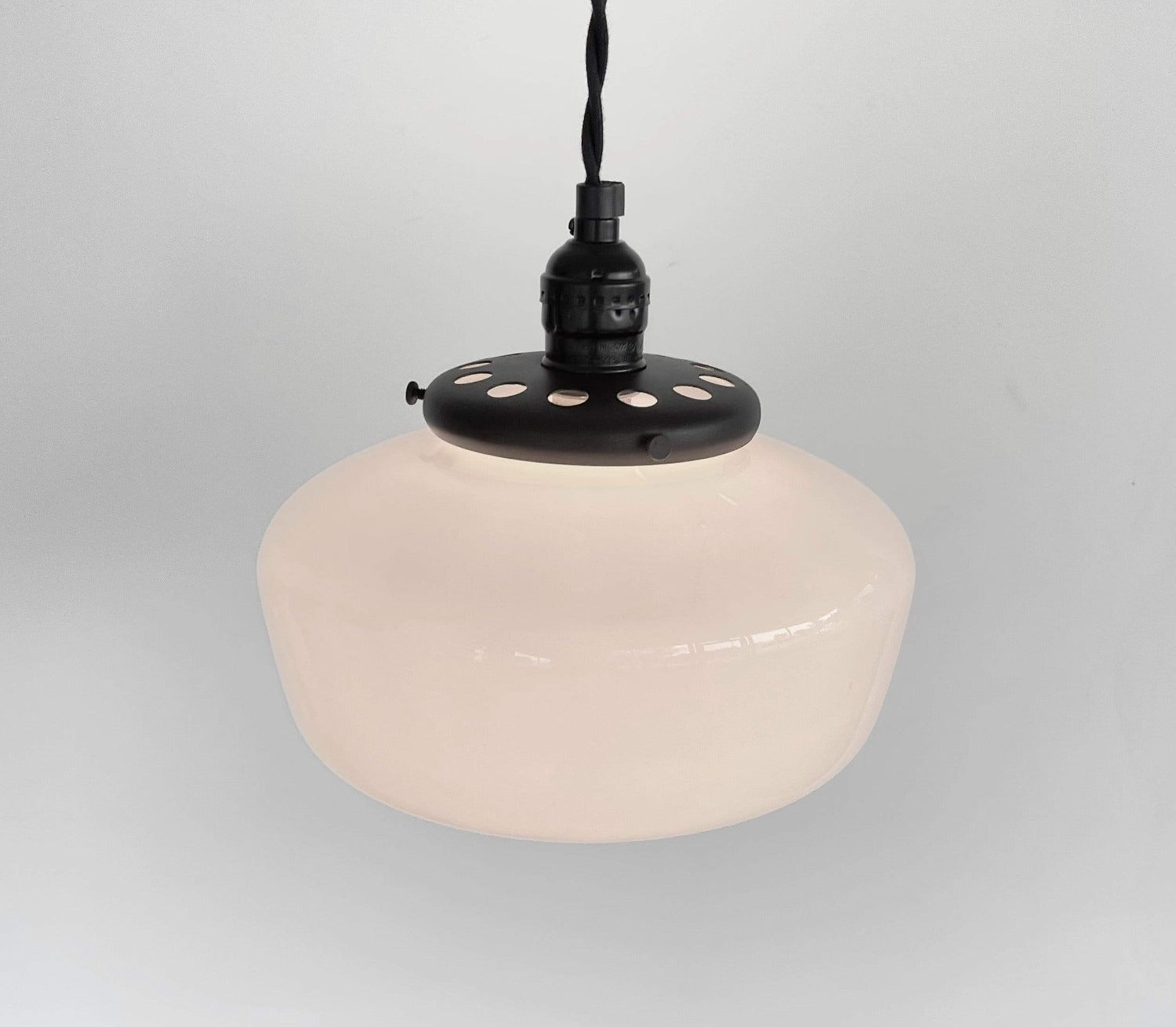 Schoolhouse Heritage Pendant Light |9"|