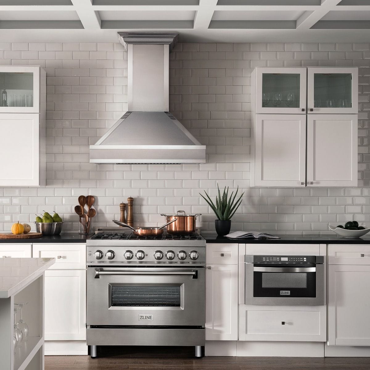 ZLINE 36" Stainless 4.6 cu.ft. 6 Gas Burner/Electric Oven Range, RA36